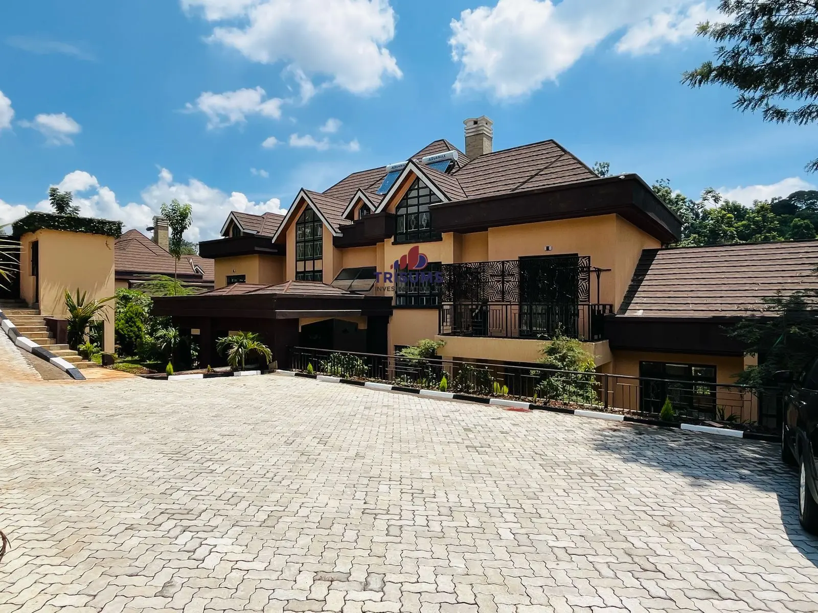 8 Bedroom Standalone Residence To Let